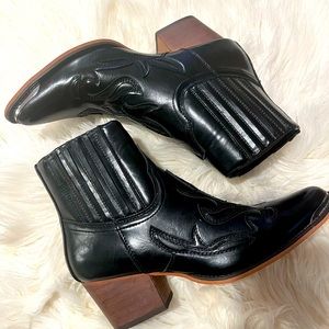 A rider girl steel tip boot 👢